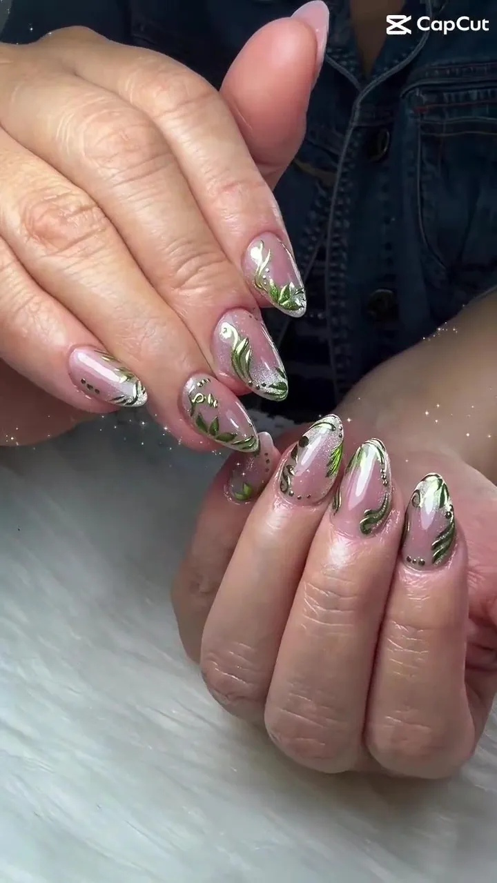 Resultado final de diseño de uñas profesional y acabado impecable